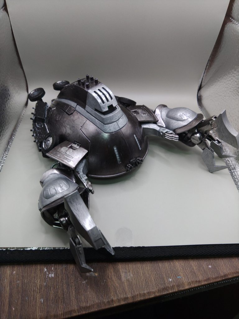 ○通常形態(飛行形態)足をサイドに移動させてクローに変形し、飛行形態になります。