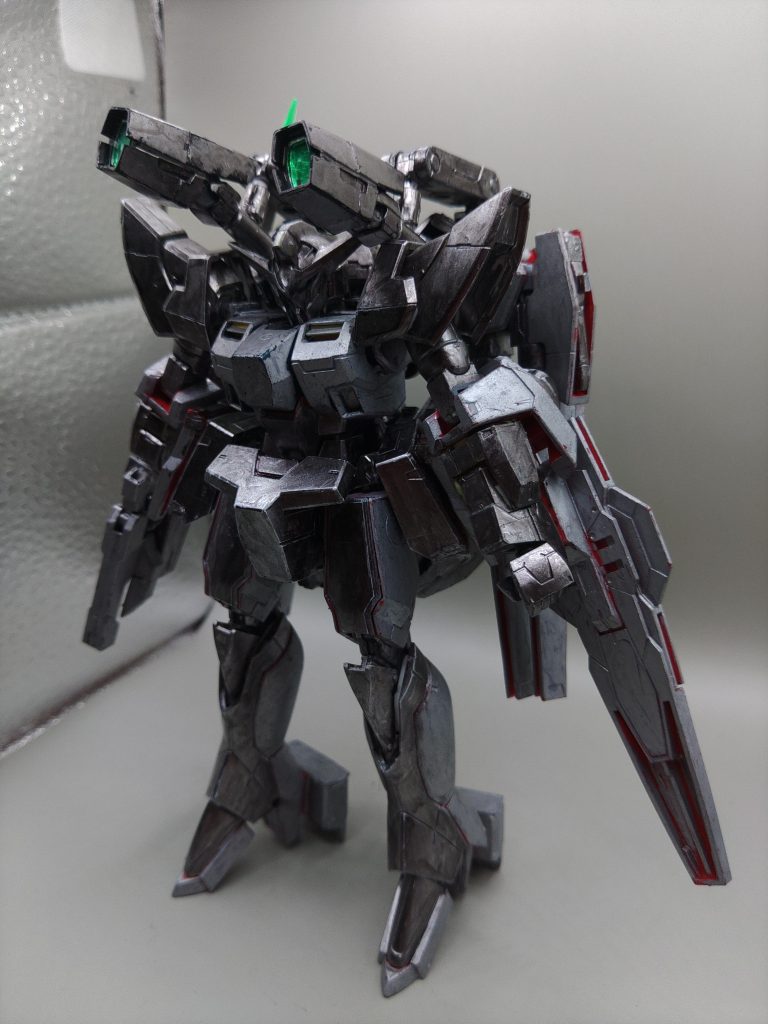 メインのリボーンズガンダム形態