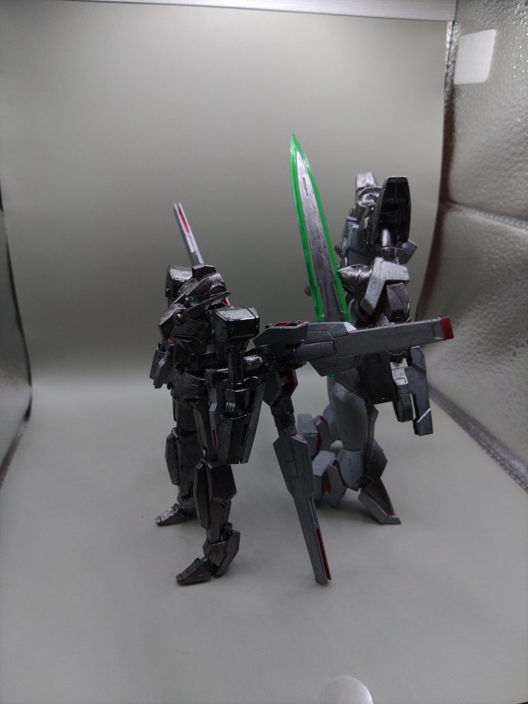 互いの背中を守りあう、連携プレー。全て1人でやってます。