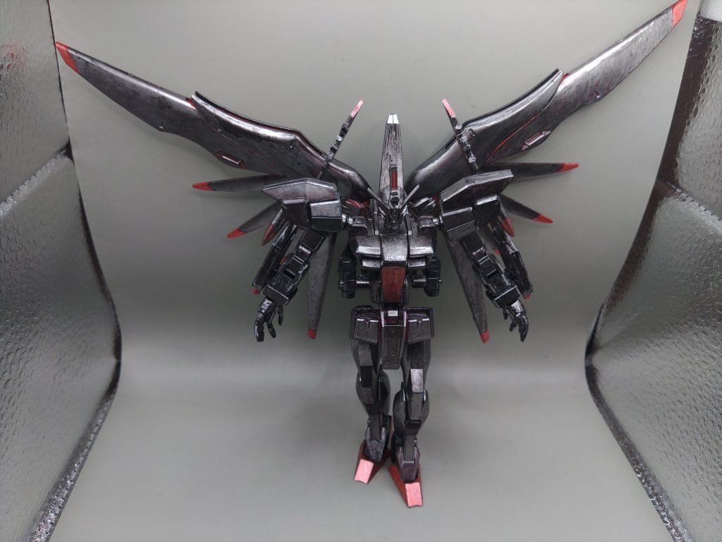 最後にMS形態に戻って、サイドバインダーを後ろにまわして、翼を展開。イージスもディスティニーの羽が似合います。