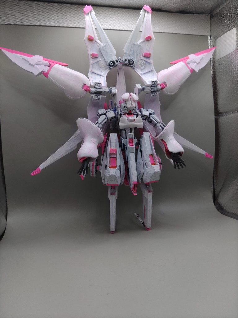 ○高機動戦闘モードアクティブクロークを広げて高速戦闘をします。対エース機にたいしての戦闘モードです。