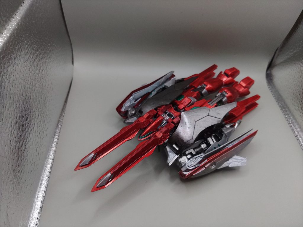 ○リバイバルキャノンMA形態キュリオスと同様の横向きになっただけの巡航形態。 タンク感もあり、1人V作戦は伊達じゃないです。射撃形態でお分かりかと思いますが、今回はLOブースターのミキシングです。