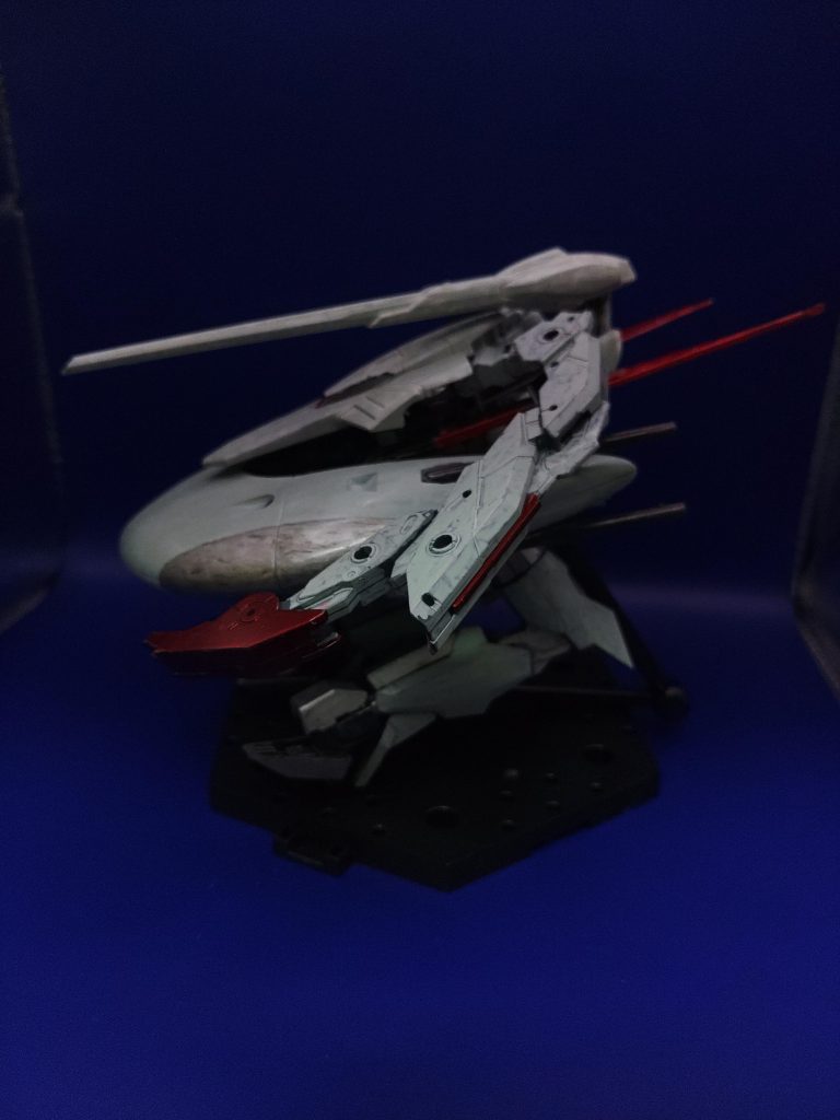 サイドショット。この形態は接近戦に対応したクローを展開し、接近が苦手な潜水艇や船を一方的に破壊可能で、水中用の機体に接近されても対応可能となっています。