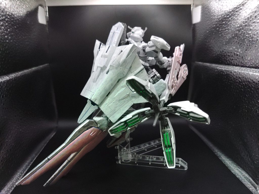 バックから。高速移動どころか、腕が吹き飛びそうな気がしますが、ロマン溢れるので細かい事は気にしません。