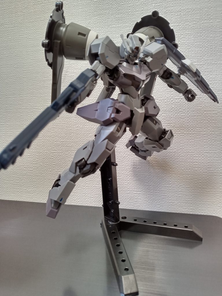 高機動ブースターに2機の攻防一体のビットを搭載