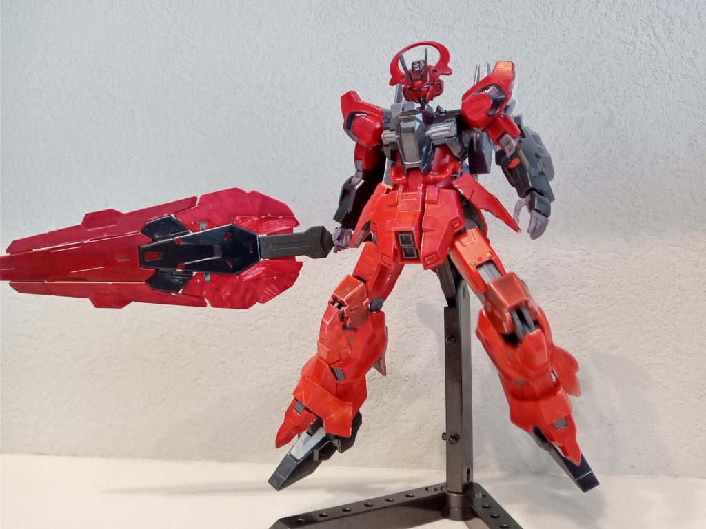 デザイナーつながりで好きなムーンガンダムと組み合わせ、脚部などを好みに！