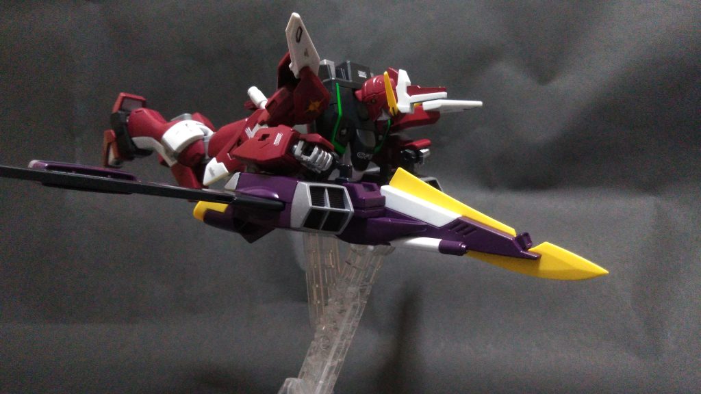 　微妙にダサいファトゥム-０１の乗り方　このグリップギア、リマスター版ですら出番が無かったのに、なんでこんな機能つけたんですかね……？　ＥＸＶＳの前格闘にてようやく日の目を見たけど。