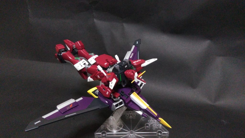 　微妙にダサい（略　の上から見た図。　ブレフィスラケルタビームサーベル（ファトゥム-０１先端のビームサーベル）の再現は、ＲＧからですかね……？