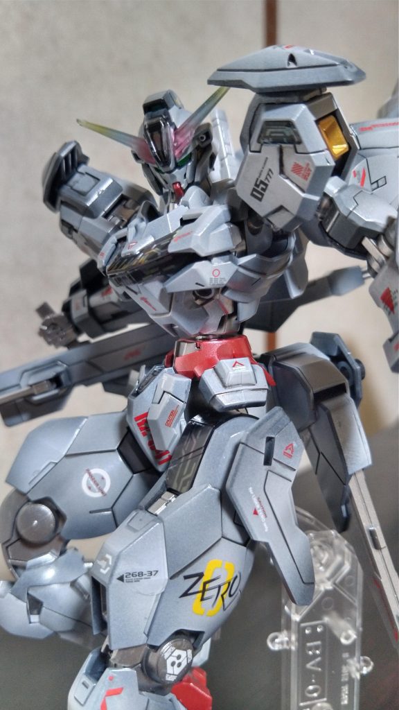 内部フレームいつもはスターブライトアイアンだけど、今回はスターブライトシルバーで外部装甲はEx-ブラックからの、スーパーホワイトもうちょいホワイト強めでもよかったかもヽ(ill゚д゚)ノ