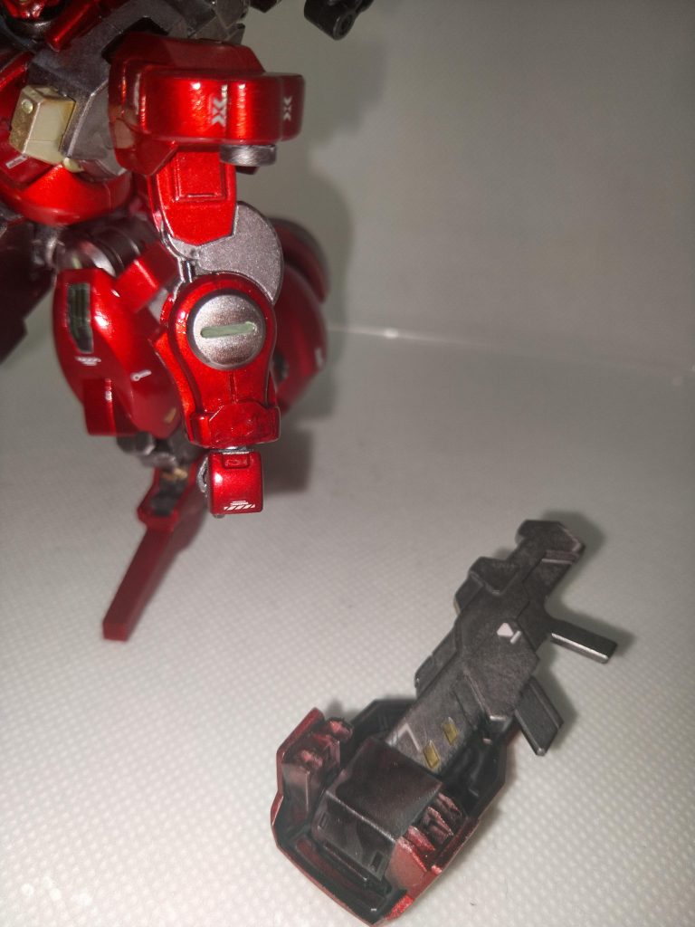 シールド基部を過去作品に奪われているのでイリジウム磁石により固定。