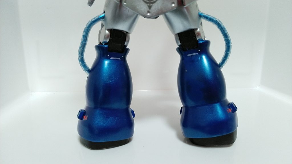 プラバンとパテで、レッグスカートはギリギリまで延長しました。