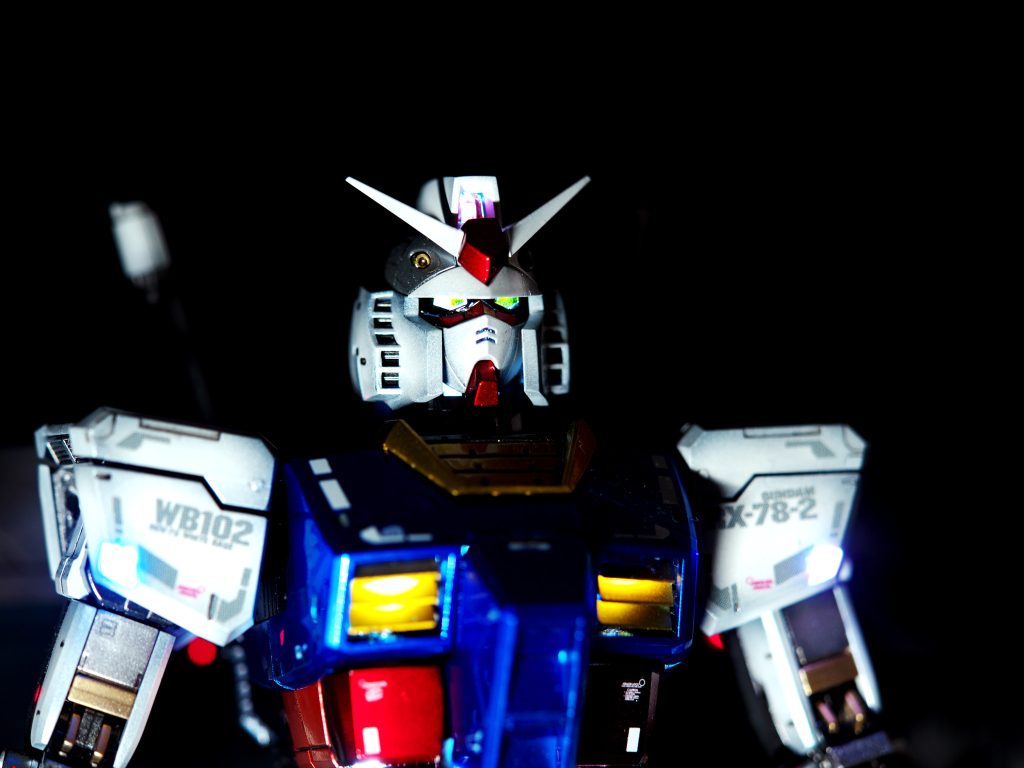 LED仕込んでいろいろ光ります。