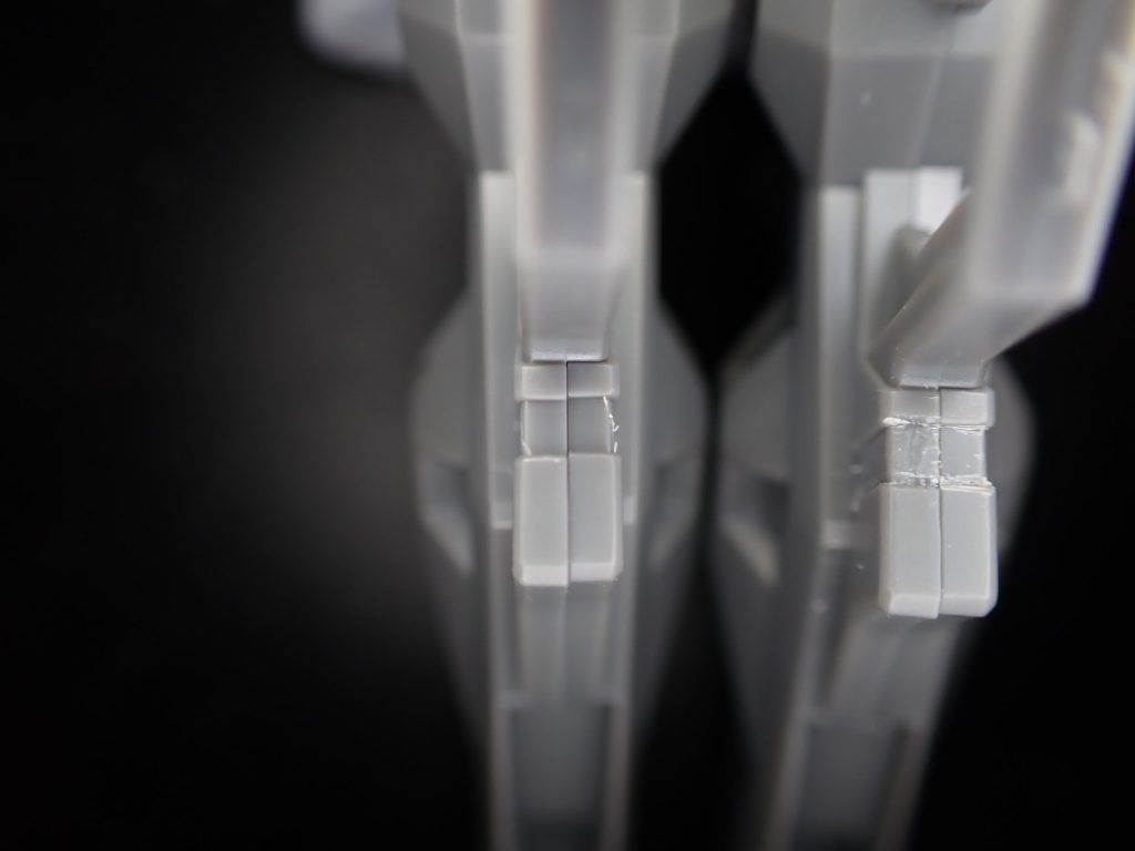 勿論ライフル2丁もモナカ。エアリアル本体も太腿が後嵌め加工の要る合わせ目でしたが、先人の知恵を借りて頑張って消しました。