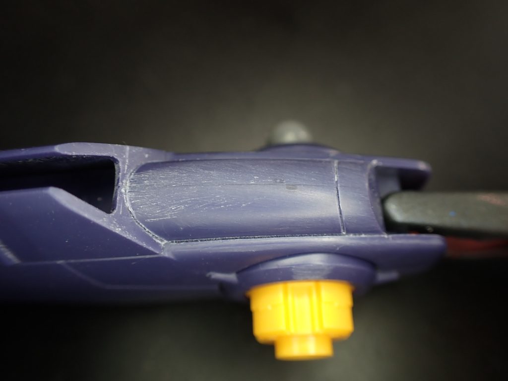 このフライトユニットが結構なモナカで合わせ目消しに苦労しました……しかもモールドまたいでるし、kpsだしで彫り直しでまた一苦労。