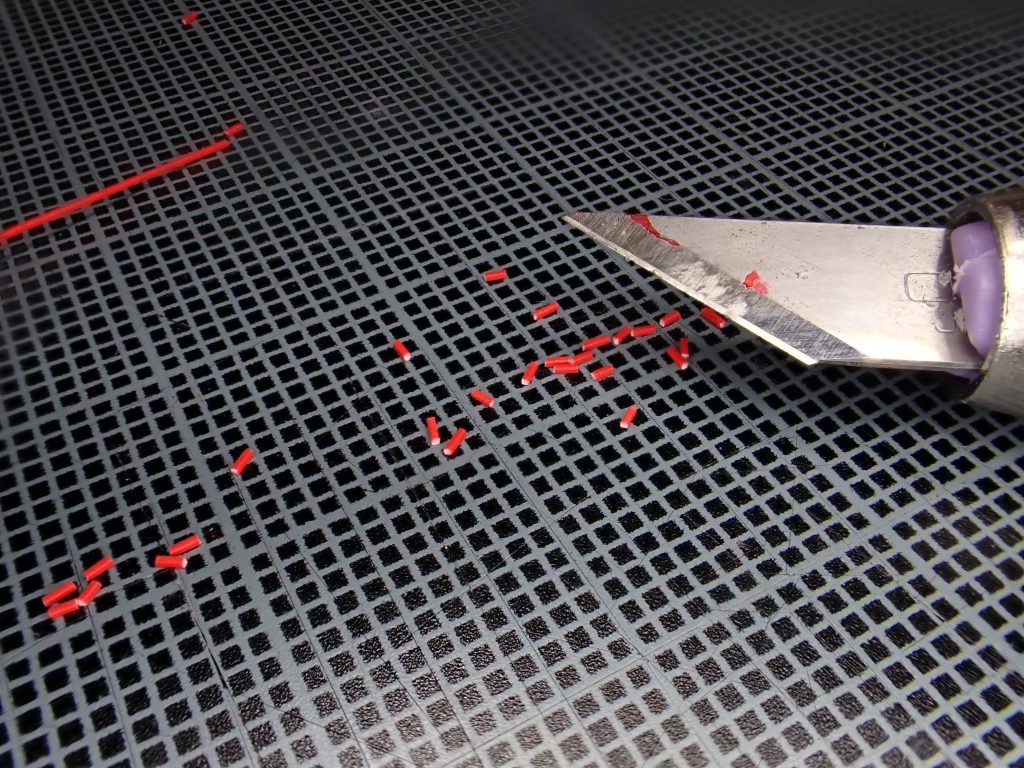 それと今回もプラチップを全身に散りばめました。貼るときはマークセッターを使ったんですが、結構しっかりくっついてくれました。てか、セッターじゃなくデカール糊でもよかったかも？