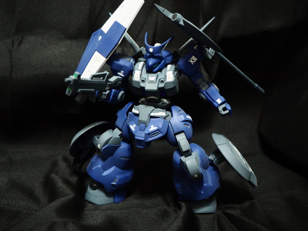 サブマシンガン射撃形部デザインがぴったりマッチして元々持ってました??て感じ