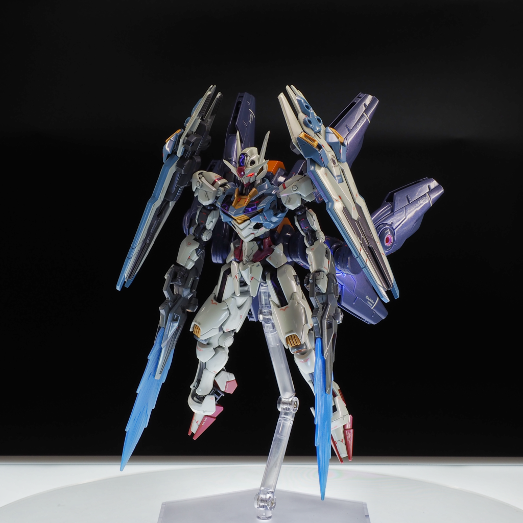 フロントショット。今回は「エアリアルだけでミキシング」をテーマにニコイチ・サンコイチで装備を盛ってみました。膝には前回のルブリスで余ったスラスターも使っていますが、実質エアリアルなのでOKOK！