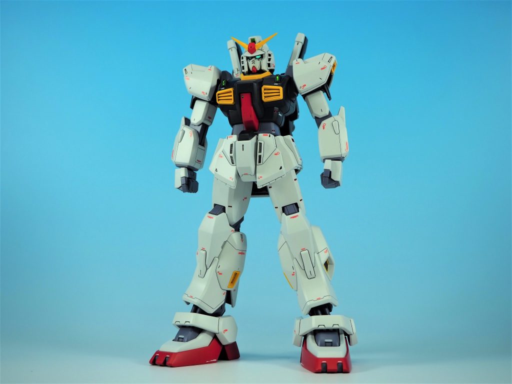 フロント主な改修点はニコイチによる全体バランスの調整上半身は旧HGUCをメイン下半身はREVIVE版をメインに使用特徴的な握り拳は3Dで自作