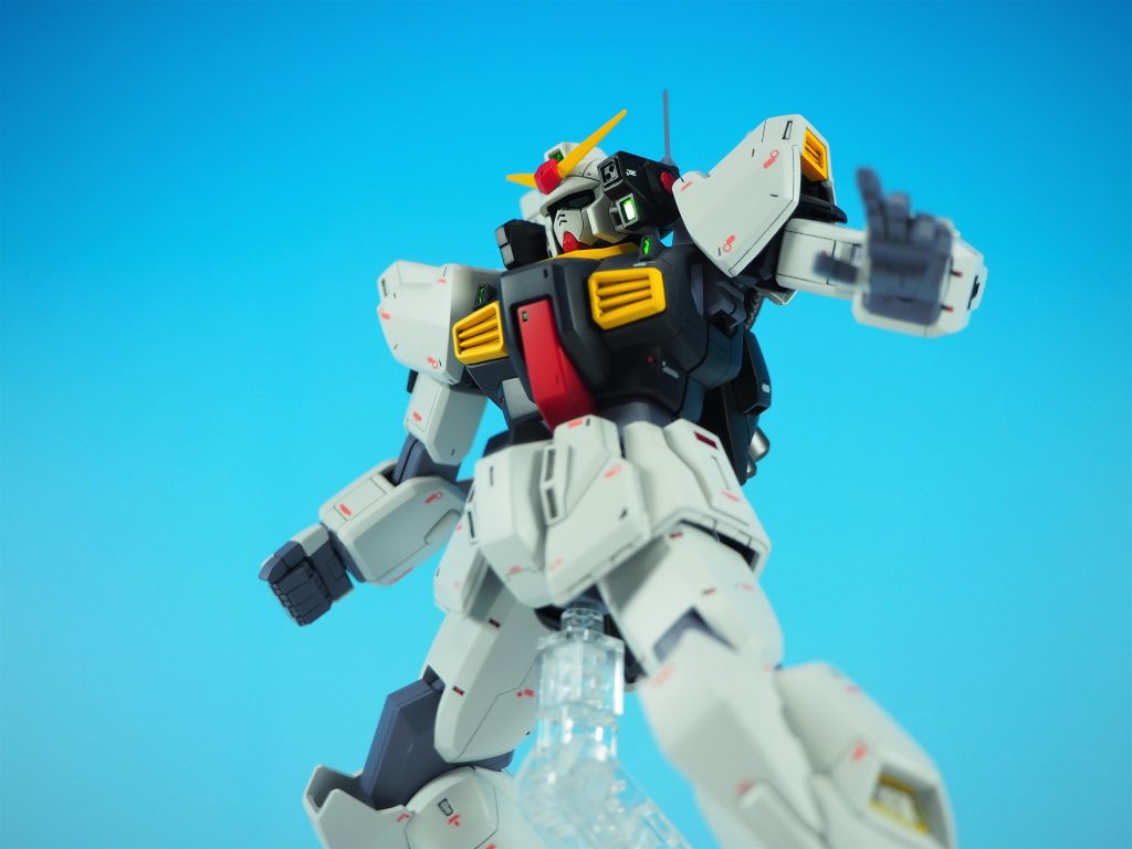 バルカンポッドアンテナ部分の太さが気になったので切ってから真鍮線に差し替え銃口部分は削り込んで新規に作りました