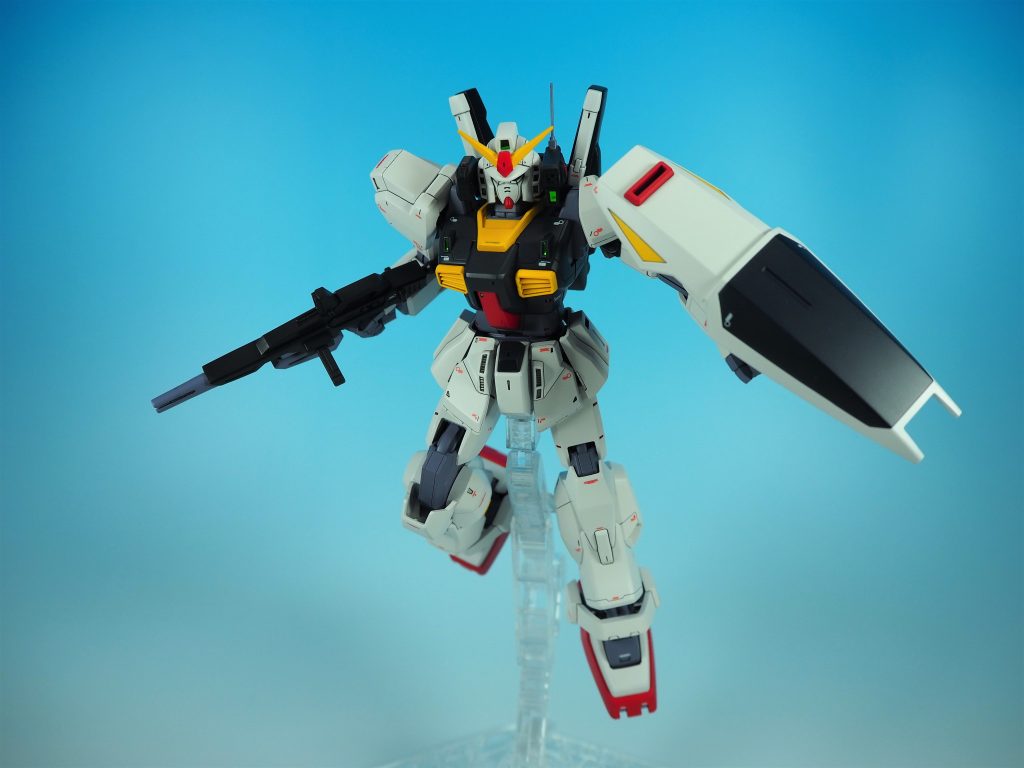 フライングベースにも対応肩部分はパーツの分割構造を変更し合わせ目をディテールに落とし込む形で処理