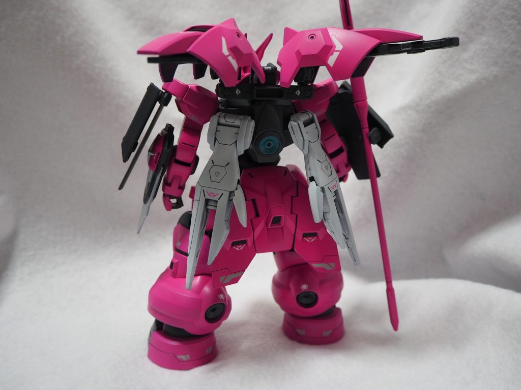 肩シールドを背中に移動、スラスター増設し甲虫の羽のような展開をします