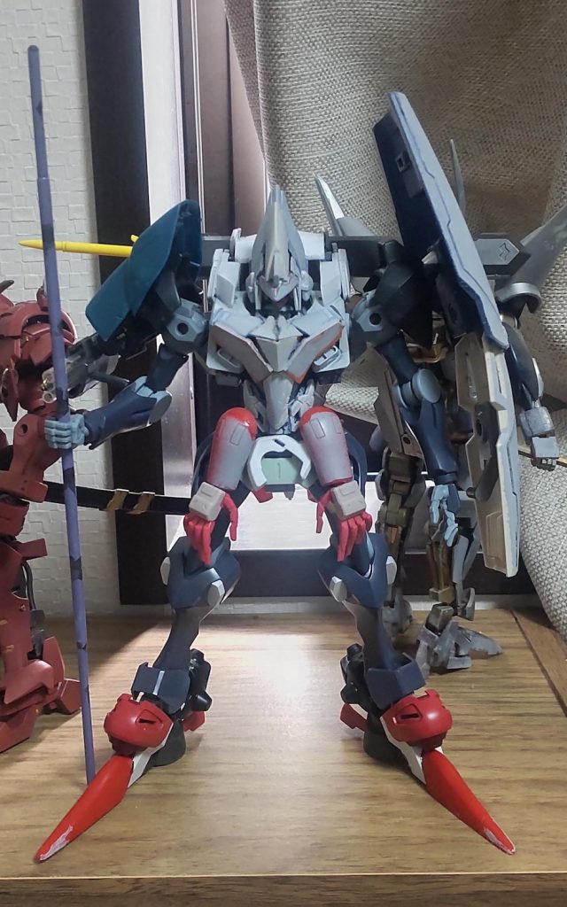 ボディはザウォートです。この肩幅に惹かれて作り出しました。