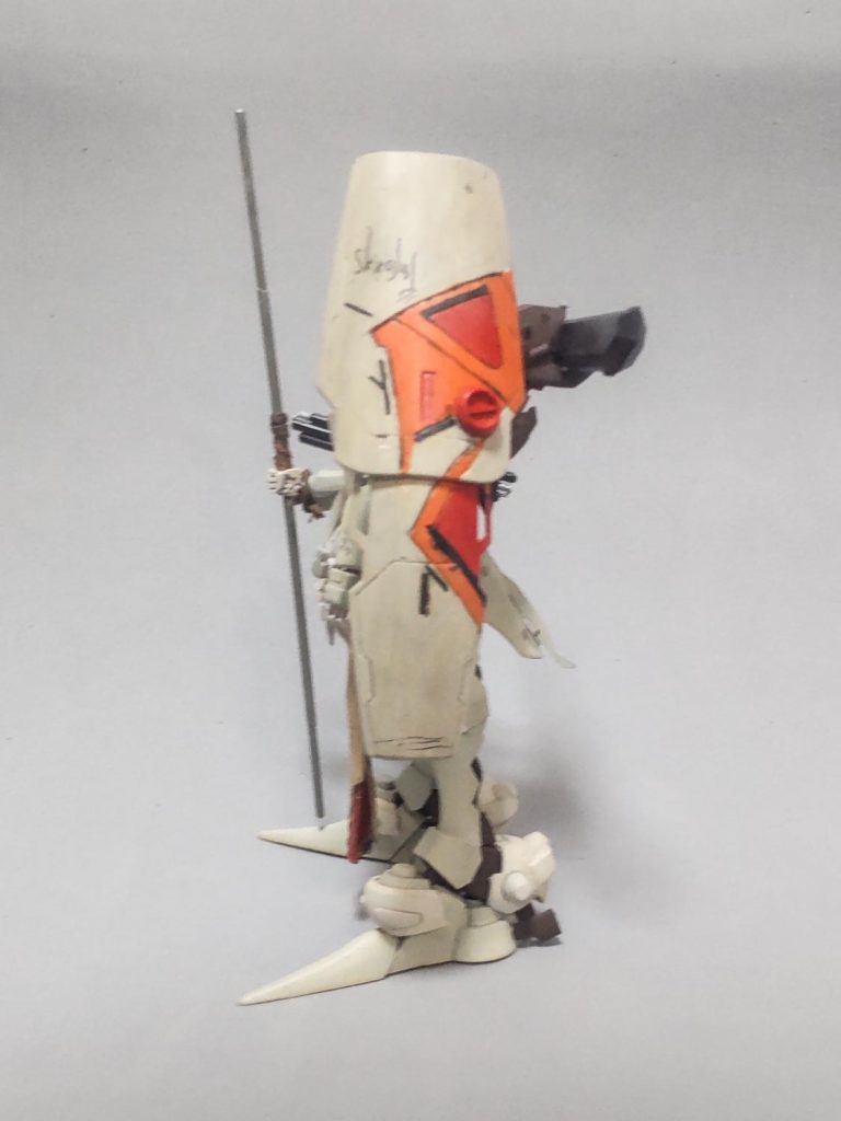 盾の模様はイラストを見ながらそれっぽく手書きです。