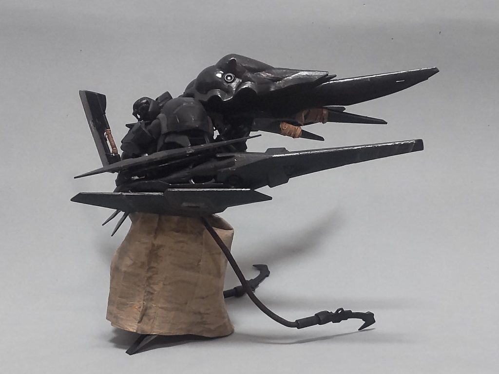 盾は前作を解体し再構成。ボリュームを出しました。一応自立します。