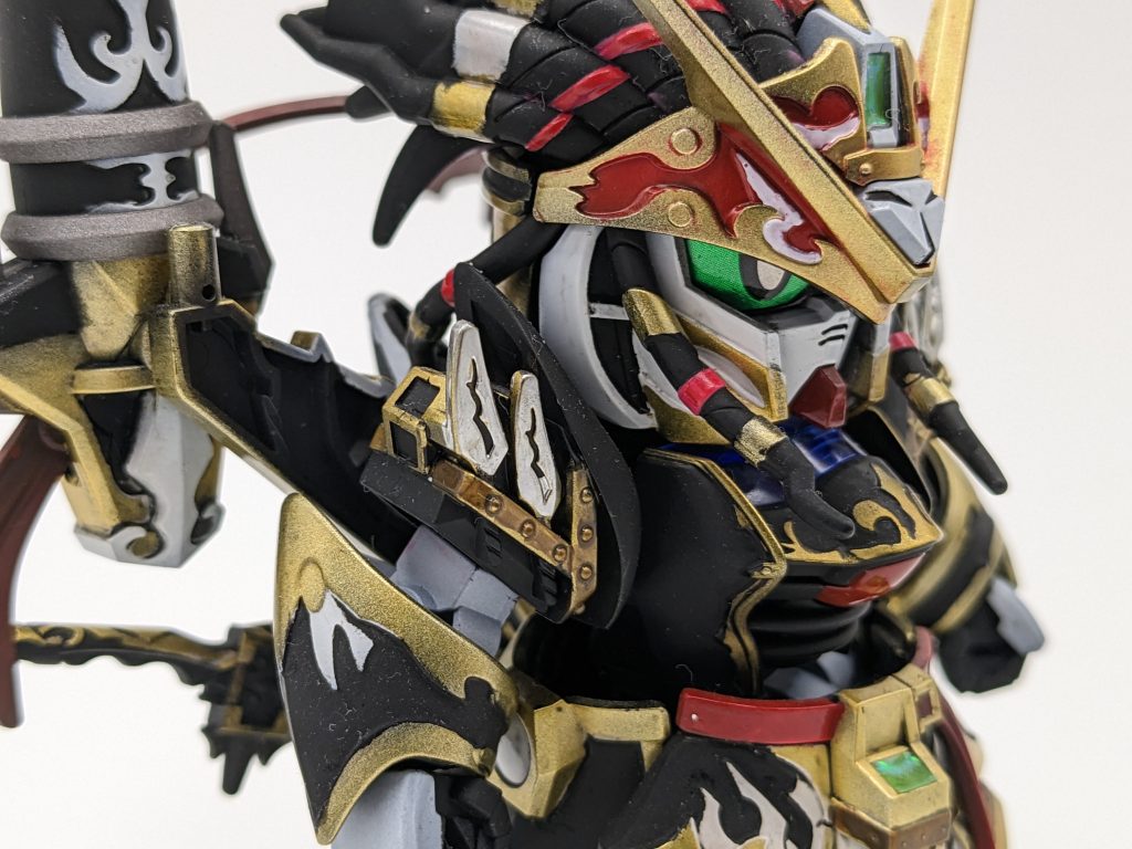 色分けするべきところにモールドがありましたので、そこを目印にマスキングしたり、マジックリン塗装法で拭き取ったり･･･かなりの強敵でした。