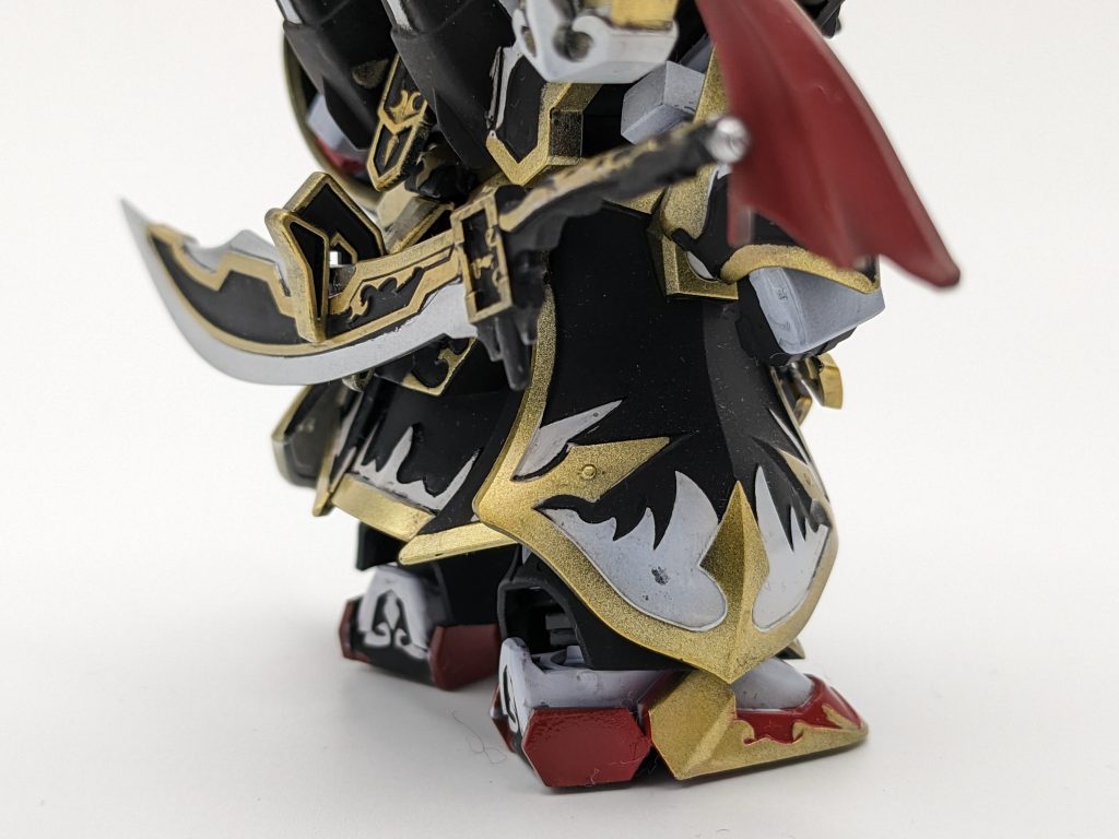 艶ありと艶消しは徹底したルールで行いました。他の色が際立つよう、黒だけはつや消しで塗っています。