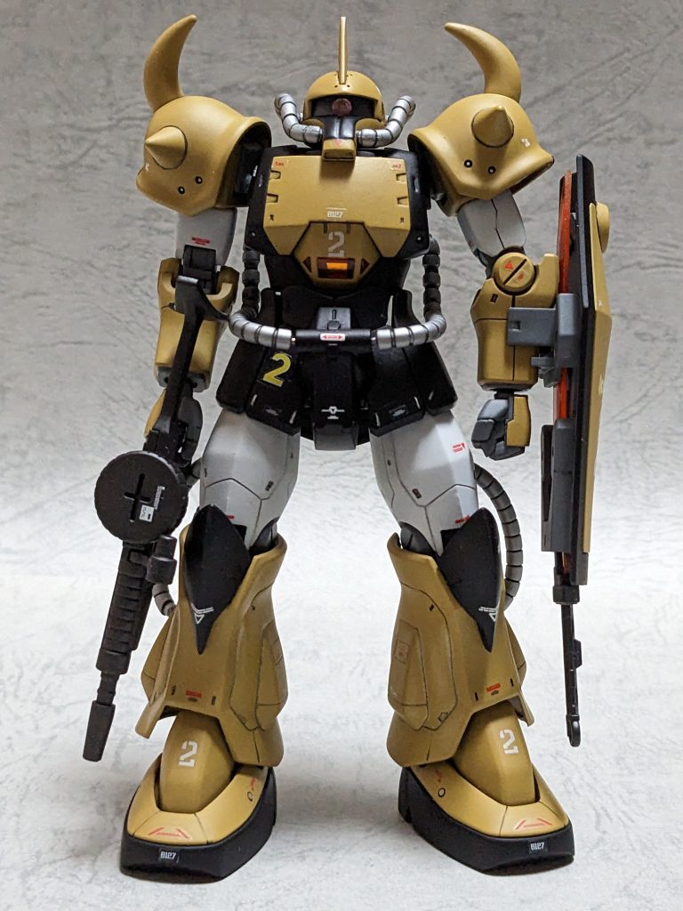 hgucグフリヴァイブ版がすごくお気に入りでそれをベースにプロトタイプグフを作ろうと考えた時、リヴァイブグフのプロトタイプといえば旧hgucグフだと思い、そちらの腕と脛を使用しました。