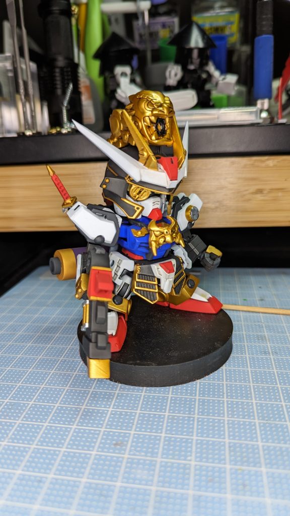 ここまで完成してから、兜の立物をさらにいじりました(笑)