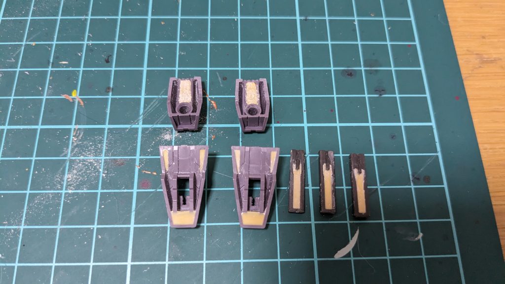 足裏やカカト、マガジンの肉抜きはエポパテで埋めています