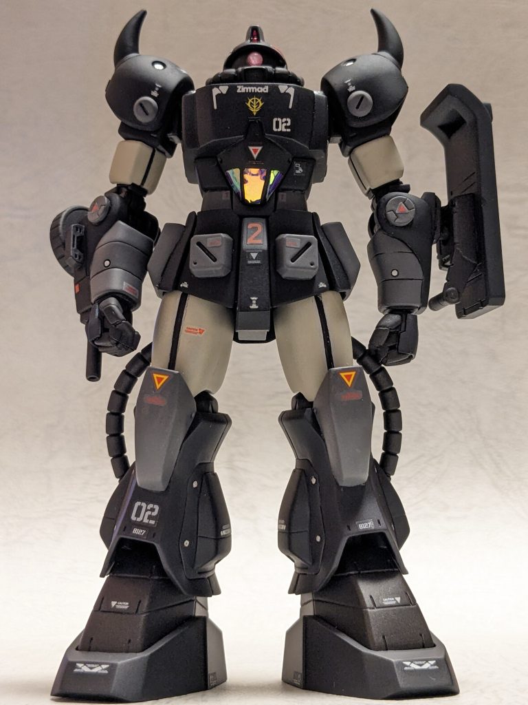 色んなキットをミキシングして作りました。ジオン版ガンダムということと、足首あたりのデザインにダグラムっぽさを感じましたので、その辺りを意識して作りました。
