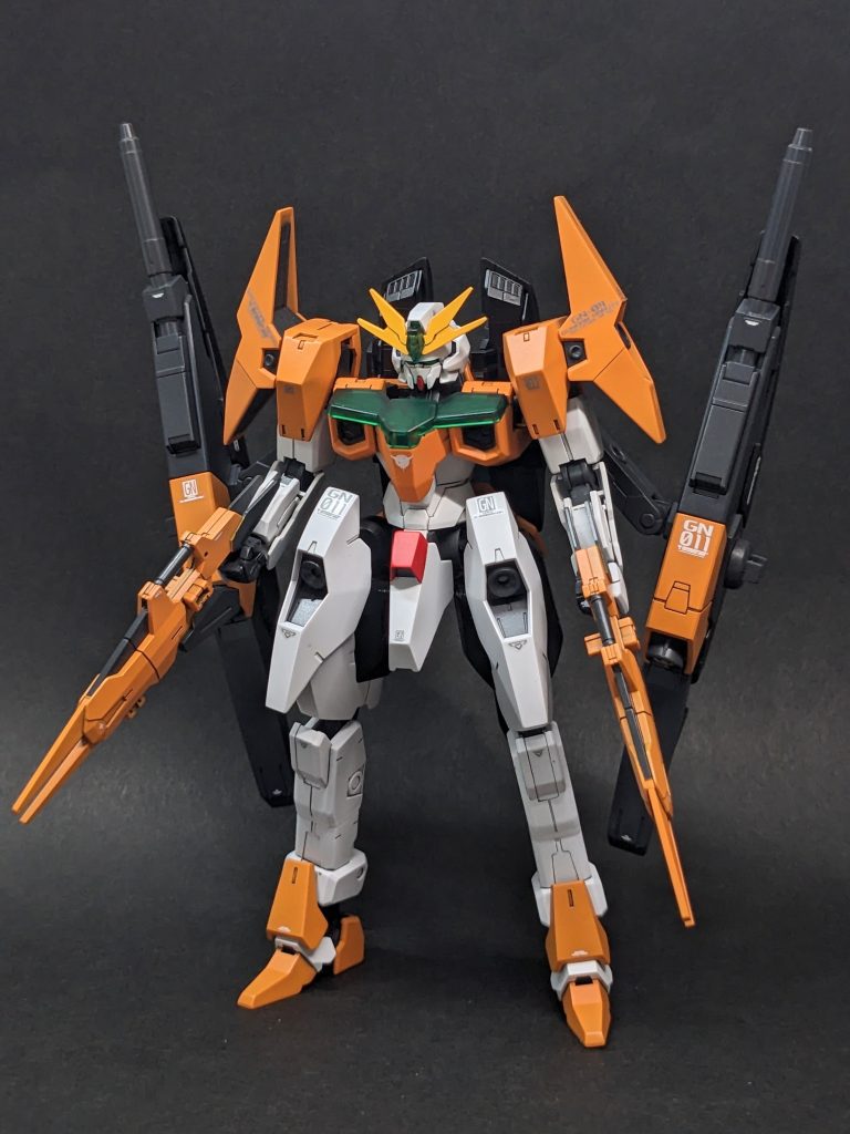 ルブリスソーンの独特のプロポーションから普通のMS体型に変えるのはかなり悩みました。腕と脚の組み換えが出来るのが話題になりましたがそのままでは逆関節になってしまうので、小改造して普通の脚になるように改造