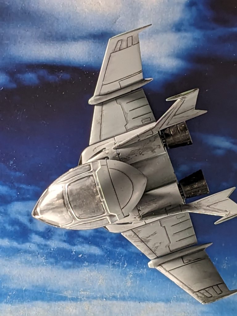 ドップはジオン広告が大気圏内用戦闘機。地上侵攻用の主力戦闘機として多数が急造された。しかし、ドップの開発はコロニー内でコンピューターシュミレーション場で行われており、実戦テストでも10分程度の飛行能力しか持たないためガウ攻撃空母の護衛か近隣基地の範囲内でしか活動出来ない欠点を持っていた。更に、コロニーのテスト飛行では想定されなかった北米地域特有のハリケーンやカミナリ対策、その他災害による天候によって初期の降下作戦では初期生産型のドップの故障率と撃墜数の急上昇を招いた。