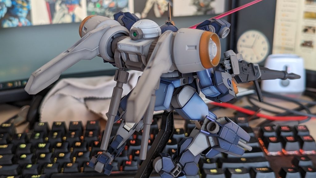 「フレーム色はウォームグレーという手もあるぞ」とマイスターに言われて試してみたのですが。うーむ・・・コレは流石に機体色を選びそうな気がする。