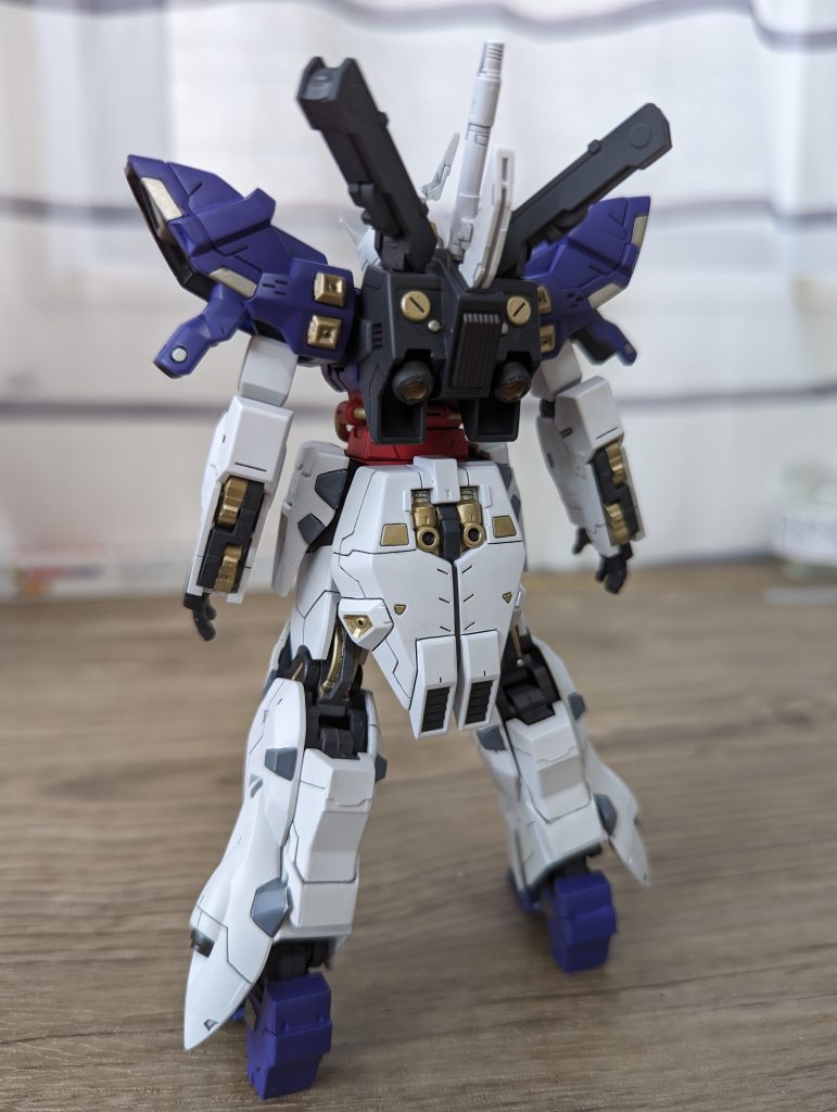 ゴールドやシルバー部分は筆塗りしてます。思ったより派手になったけど悪くはないかと。