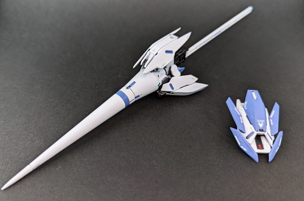 槍を持たせたかったので、ブレイサーを改造し、槍、右腕、ついでに盾に改造しました