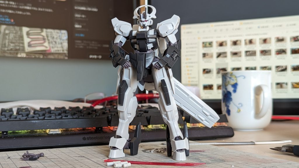 足は纏足気味のデザインですが、カカトが寝かせられるのでバックパックを盛っても平気なスタイル。