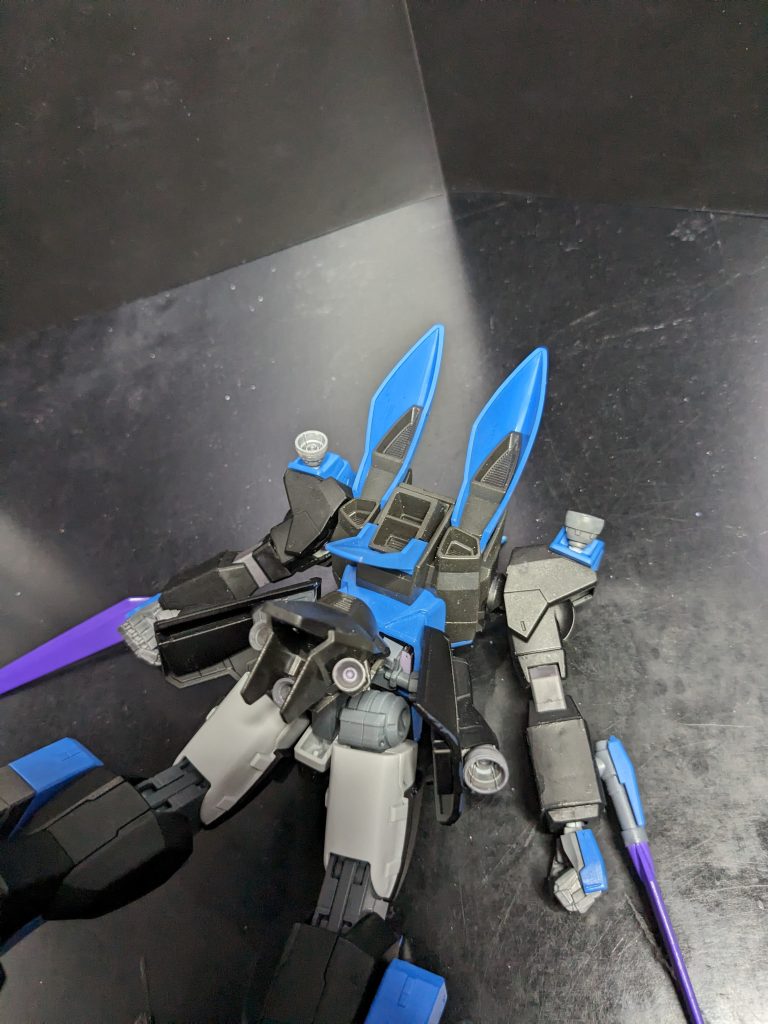 とにかく突進力を目指して、色々ブースターを付けました。上半身もブリッツガンダムと入れ替えました。バックパックが突進凄そうに見えたので😆