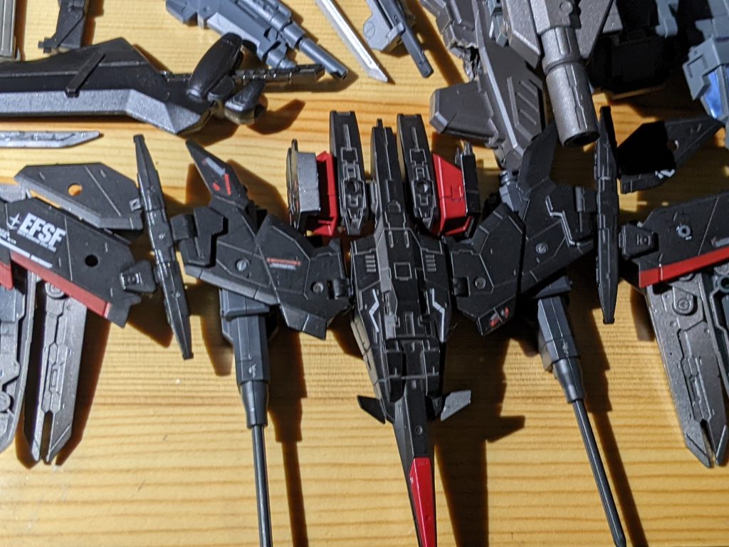 [S.F.S ]ウィングフリーク使用機体　エグザビークルエアファイターなどサブフライトシステムとして独立し、攻撃や輸送に使われるフリーク隊専用機。初代クリエイションSystem試験機であり、各機体との合体によるさらなる高みからの攻撃や高速戦闘を行うことが可能になる支援機体である。ウィングに装備されたミサイルランチャーとライフル、パイルバンカーは、主にファングが使用する武装であり、多目的に扱える。ライフルとミサイルは合体可能で、最大出力形態も存在します。