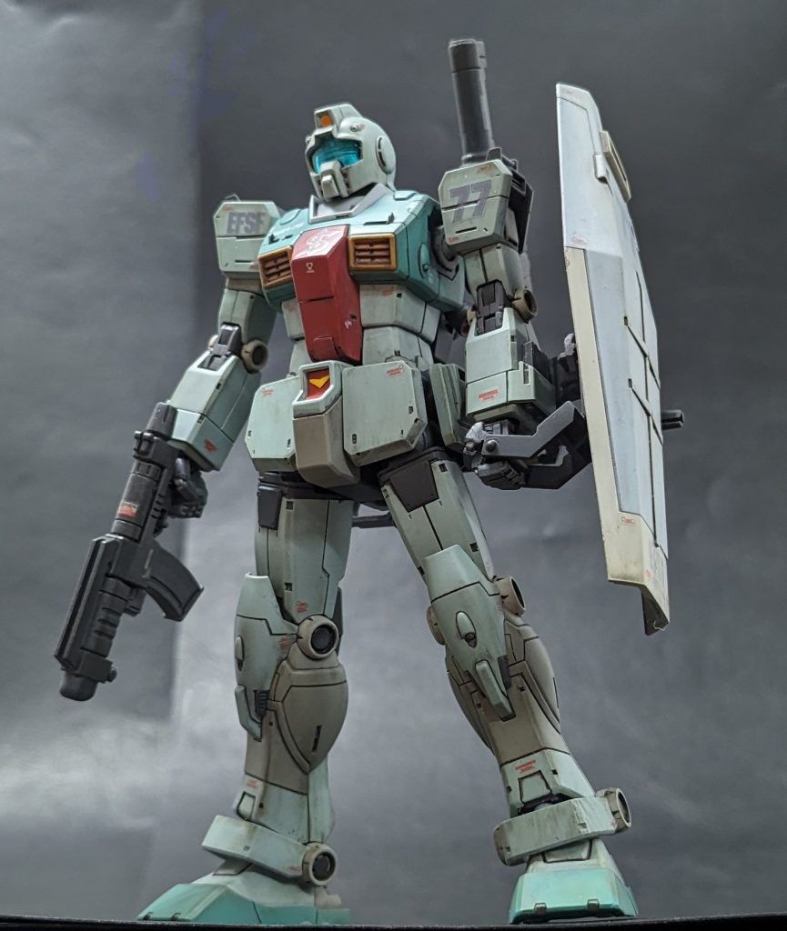 肩、シールドにスジボリ追加、胸に小さめのブレードアンテナ、ランドセルのブースター、スプレーガン、ショルダーキャノンの銃口に金属パーツを入れました。