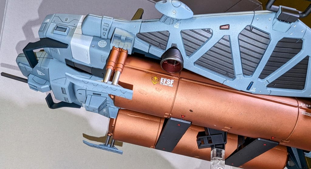 プロペラント・タンクはど派手にカッパーで塗装。タンクはモナカ構造で合わせ目消しに失敗したので、プラ棒貼付けでライン状に誤魔化す。