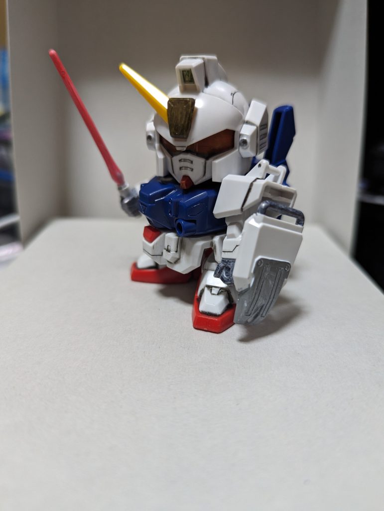 素組みに墨入れしてちょい塗りしました。シールはなんか違うので、あったペンのみで塗装アンテナは一本カットなんかいい感じでしょ