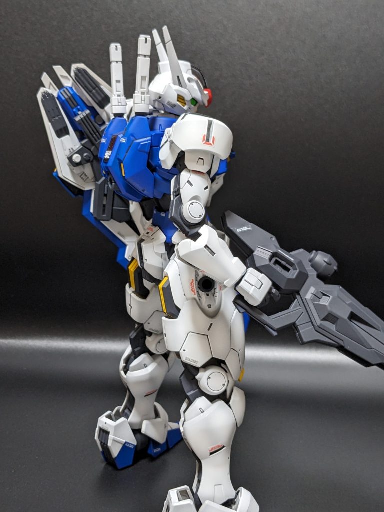 ホワイトはうっすらグラデーションです