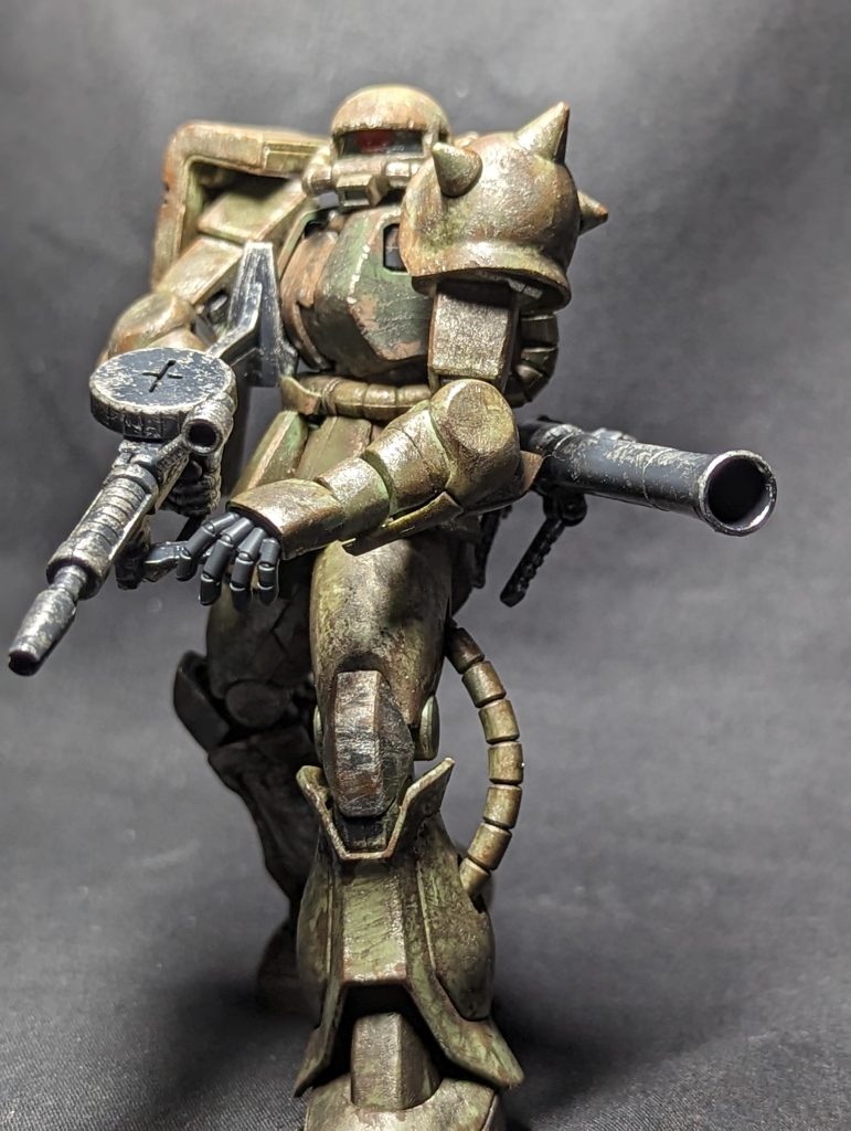 腰のアーマーは軟質素材使ってます。