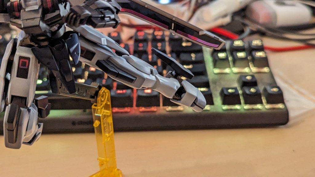 なお基本的に素組みですが、設定画には存在しない装甲ラインは埋めたりとか、チョイとイジってたりします。言われないと判らんと思う。