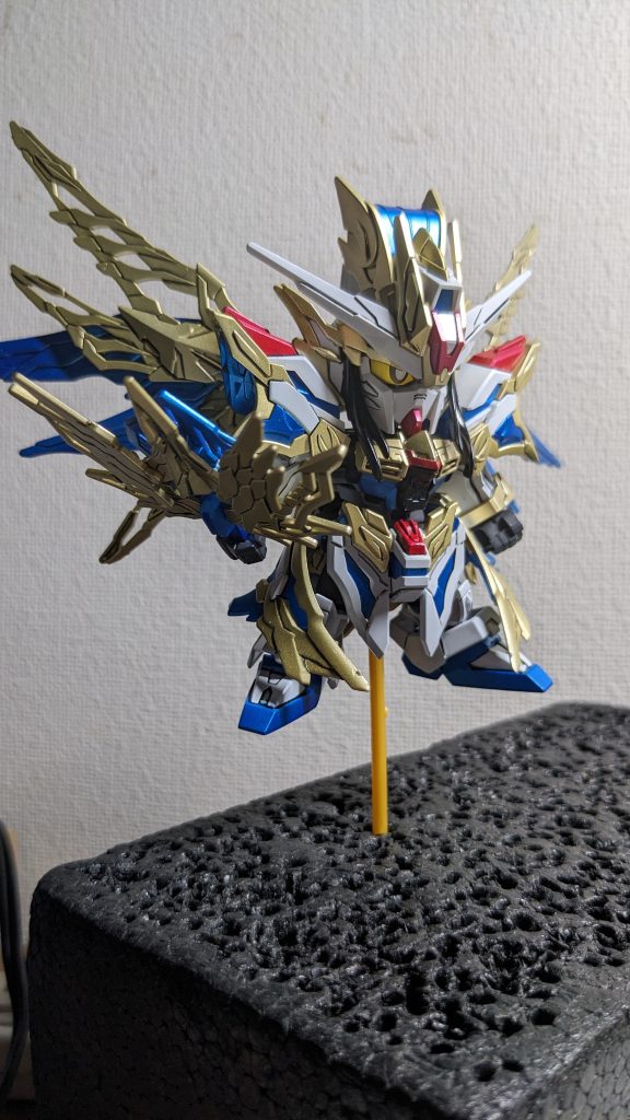 金はタミヤ、それ以外はミスターホビーのそれぞれ水性です。メタリックレッドとメタリックブルーはいい色でした！金はタミヤの方が好みでした。 