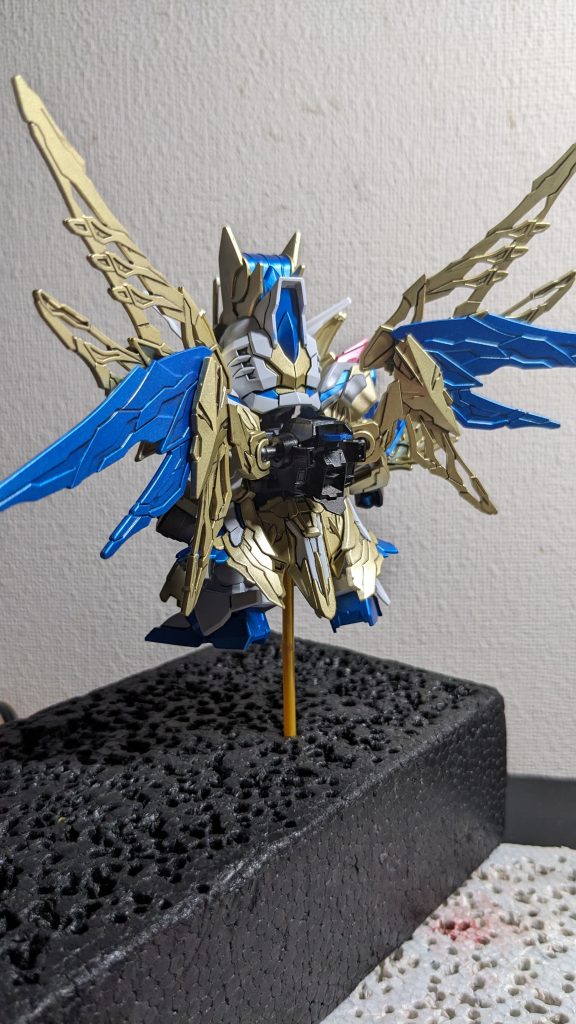 今回初めてスジボリに挑戦しました。非常に難しくて面倒ですが、スミ入れ以上に、塗り分けのしやすさに効果を感じました。多少はみだしてもスジがきちんと入っているとスミ入れするだけで見た目が全然違いました。